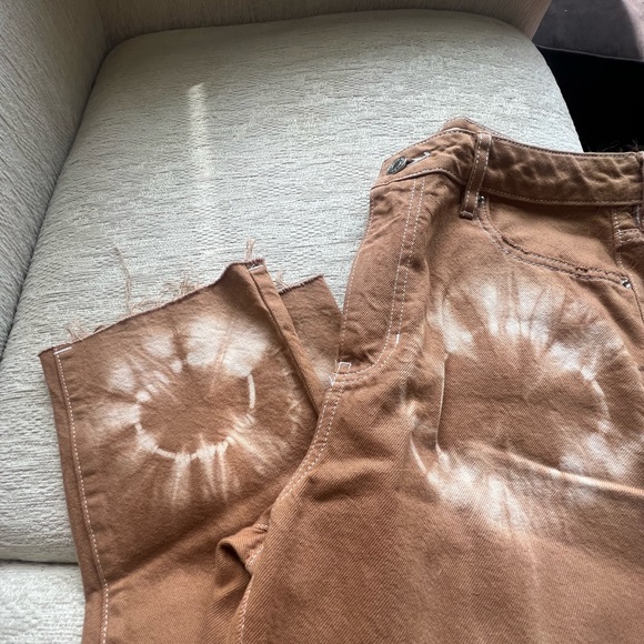 Mom Jeans 🍭 - Picture 2 of 7